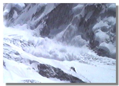 lavina v masive Monte Rosa (3.5.1997), JPG file 23 kB